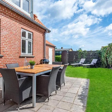 Prázdninový dům In With Wifi